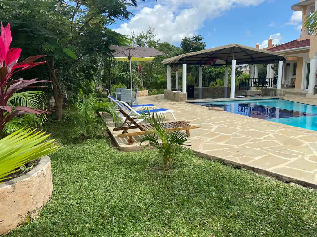 Barracuda Beach House Pool